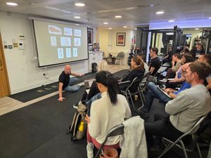 Ruud Alsemgeest presenting developmental positions to seated attendees during DNS Exercise Part I at Elevate LDN