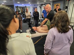 Ruud Alsemgeest demonstrating a supine assessment to the group during DNS Exercise Part I at Elevate LDN