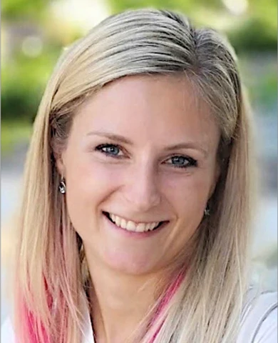 Veronika Cmolikova, DNS instructor and physiotherapist